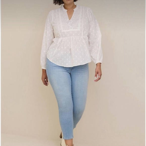 Torrid Clip Dot Mixed Eyelet Yoke Detail Top Sz 2 - Picture 4 of 10